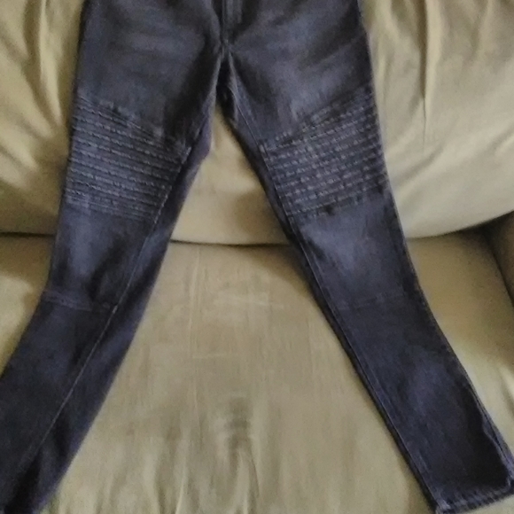 ⭐SOLD⭐Black skinny jeans - Picture 12 of 16